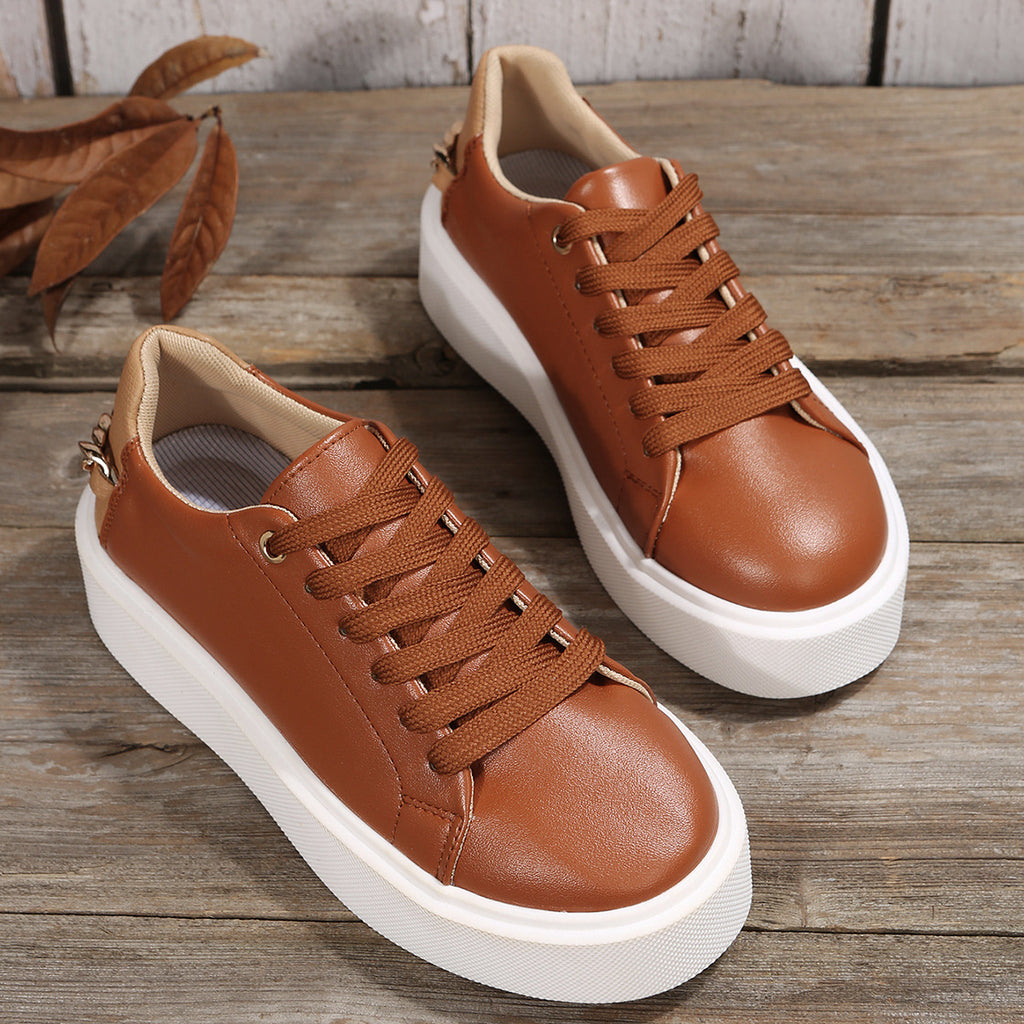 Sneakers Chic à Détail Chaîne