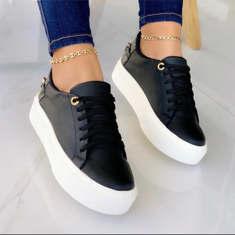 Sneakers Chic à Détail Chaîne