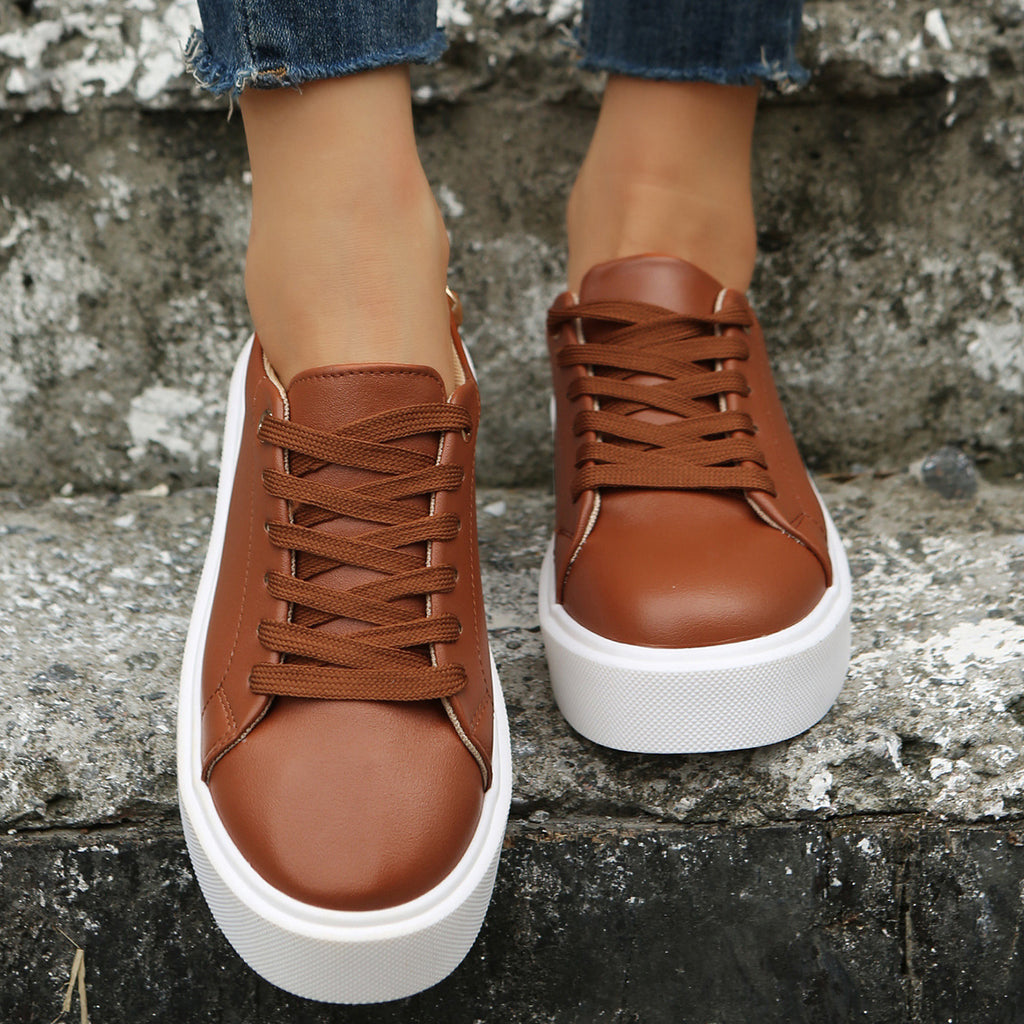 Sneakers Chic à Détail Chaîne