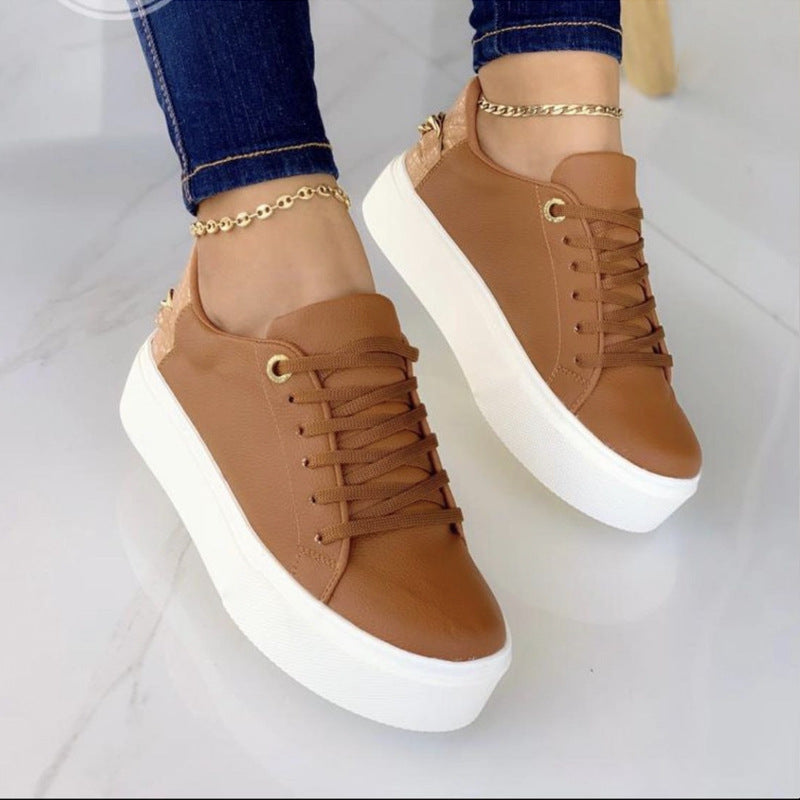 Sneakers Chic à Détail Chaîne
