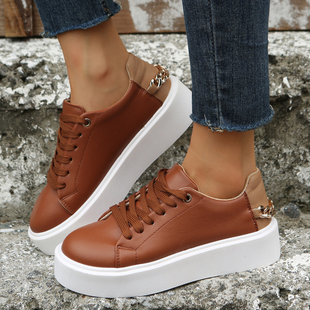 Sneakers Chic à Détail Chaîne